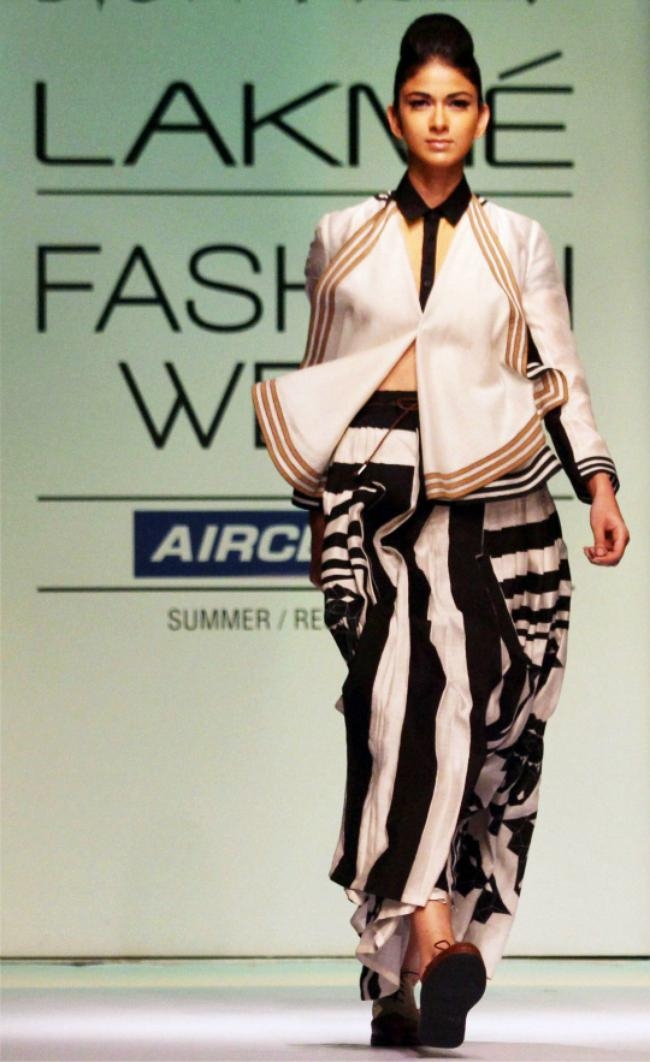 Lakme Fashion Week 2013: Day 1 - Indiatimes.com