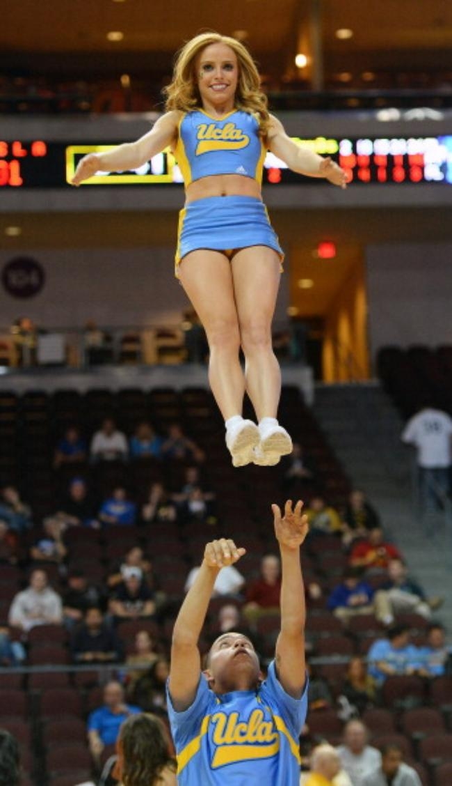 PICS Sexy UCLA Bruins Cheerleaders