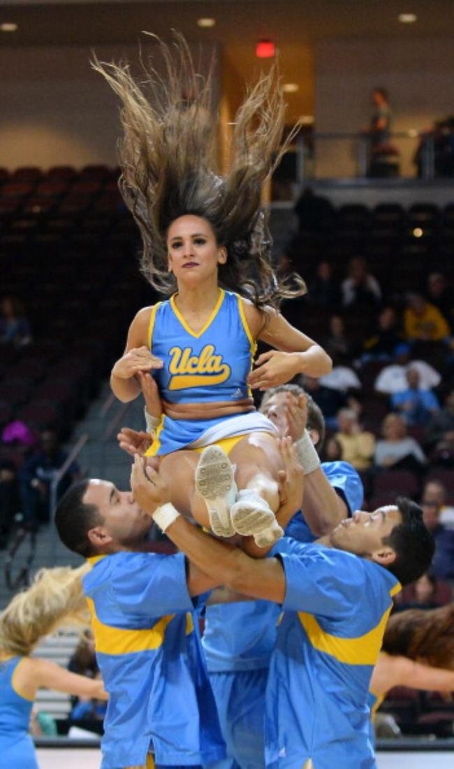 PICS Sexy UCLA Bruins Cheerleaders