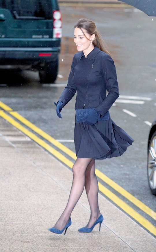 OOPS! Kate Middleton Has A MarIlyn Moment In A Short Skirt - Indiatimes.com