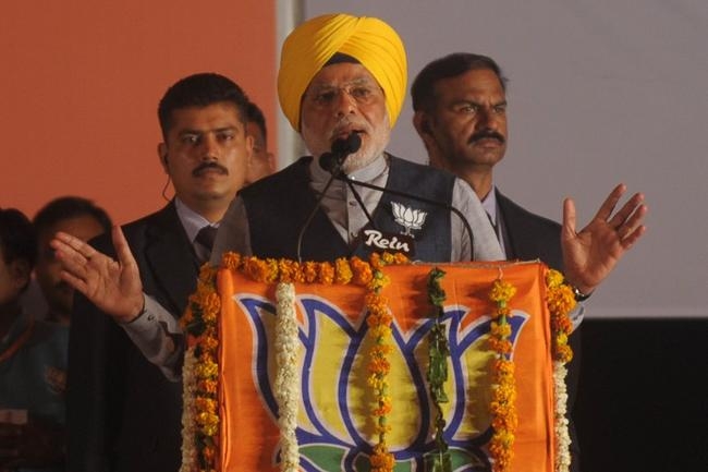 Lok Sabha Elections 2014: Narendra Modi Wears Sikh Turban In Amritsar ...