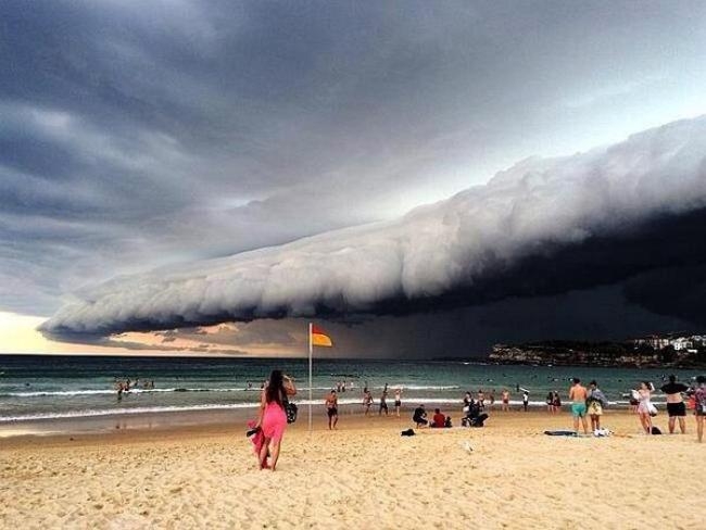 GORGEOUS PICS: Thunderstorm Strikes Sydney - Indiatimes.com