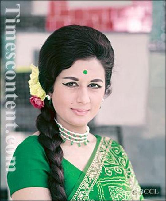 Nanda (1939-2014): 10 Rare Photos Of The Bollywood Actress - Indiatimes.com