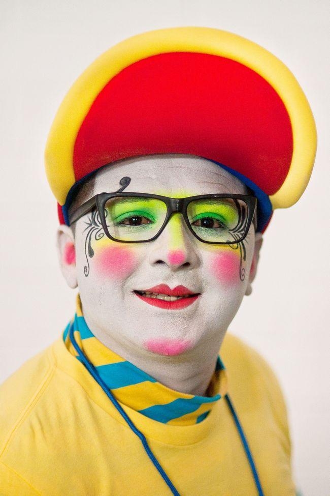 Colourful Clowns at VI Laugh Festival - Indiatimes.com