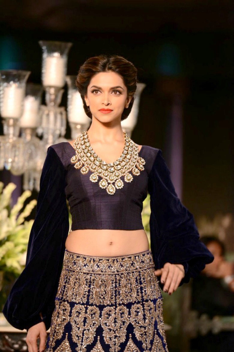 7 Pictures Which Prove Deepika Padukone Can Carry Traditional Wear Like